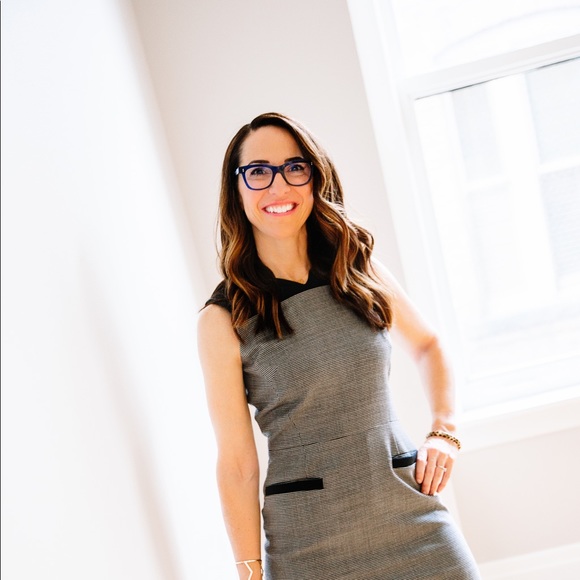 Meet your Posher, Stephanie - Picture 2 of 3